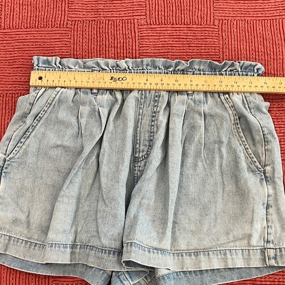 American Eagle Outfitters women’s large faded jeans Light Blue denim shorts - Picture 4 of 12